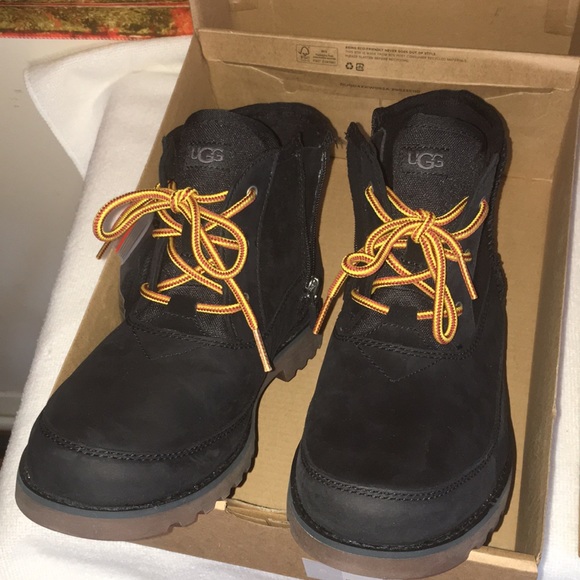❄️🎃🎉HP 8/31 Ugg boys waterproof ankle boot. Sz 5 - Picture 2 of 8